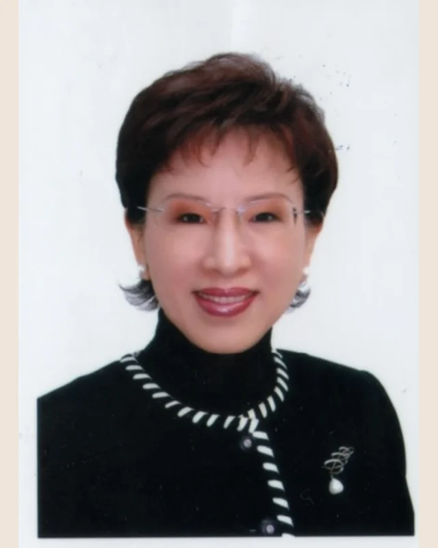 Retrato oficial de Hong Xiuzhu en la octava legislatura, 2012–2016